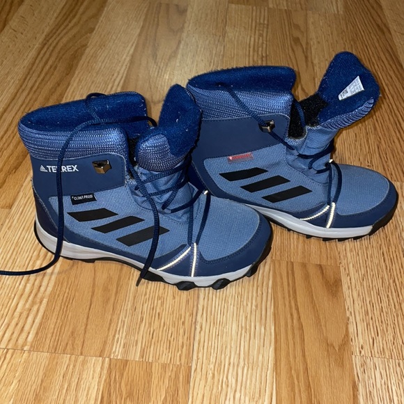 Adidas TERREX-kids boot size 1.5- like new - Picture 4 of 6